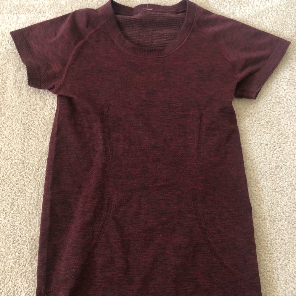lululemon tee